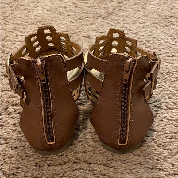 Sandals - Picture 4 of 5